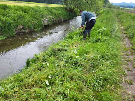 Košnja brežine vodotoka