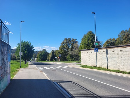 PRIKAZOVALNIK HITROSTI