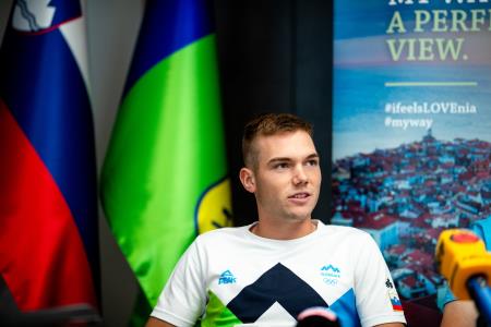 Tennis_Store_0029_240702_MKV