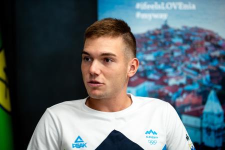 Tennis_Store_0033_240702_MKV