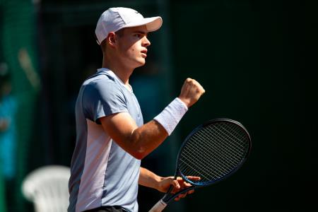 Tennis_Store_0035_240702_MKV