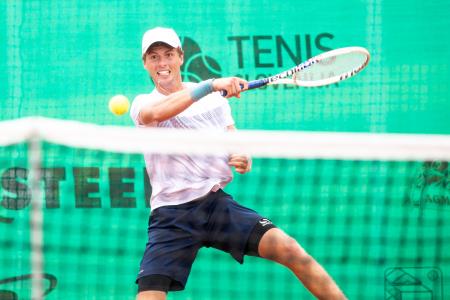 Tennis_Store_0049_240702_MKV