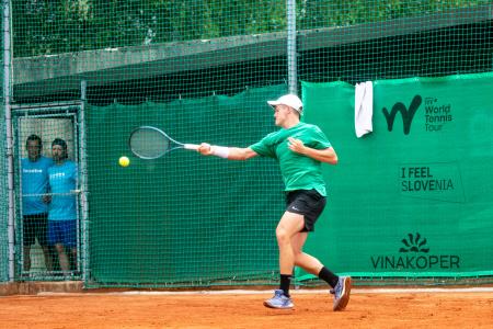 Tennis_Store_0054_240702_MKV