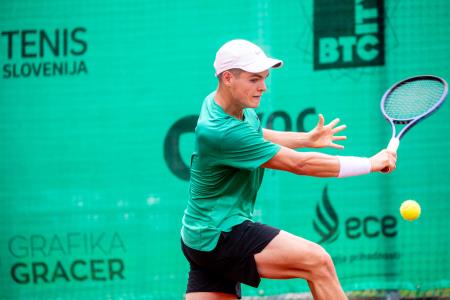 Tennis_Store_0058_240702_MKV